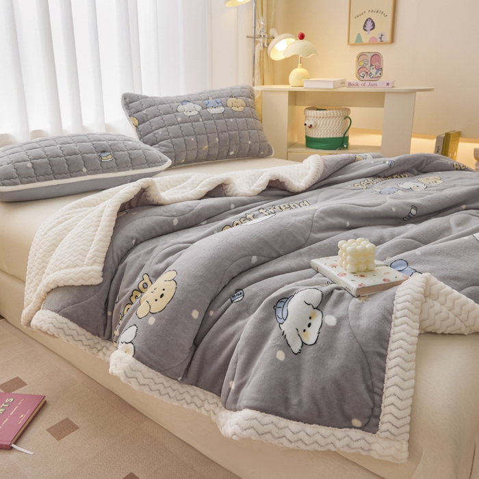 91家纺网 家纺一手货源 找家纺 莉莉安家纺 2025秋冬新款加厚三层夹棉牛奶绒贝贝绒毯冬季保暖盖毯复合毛毯 小狗乐园