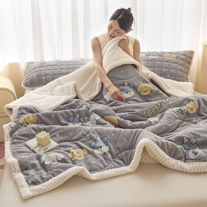 91家纺网 家纺一手货源 找家纺 莉莉安家纺 2025秋冬新款加厚三层夹棉牛奶绒贝贝绒毯冬季保暖盖毯复合毛毯 小狗乐园