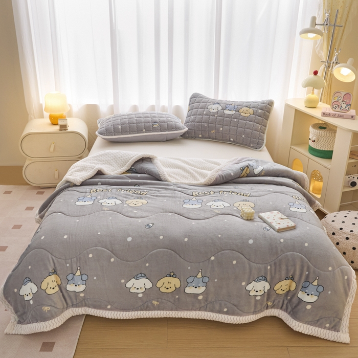 91家纺网 家纺一手货源 找家纺 莉莉安家纺 2025秋冬新款加厚三层夹棉牛奶绒贝贝绒毯冬季保暖盖毯复合毛毯 小狗乐园