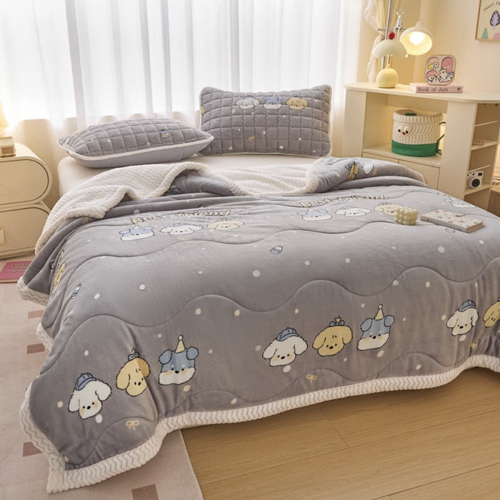 91家纺网 家纺一手货源 找家纺 莉莉安家纺 2025秋冬新款加厚三层夹棉牛奶绒贝贝绒毯冬季保暖盖毯复合毛毯 小狗乐园