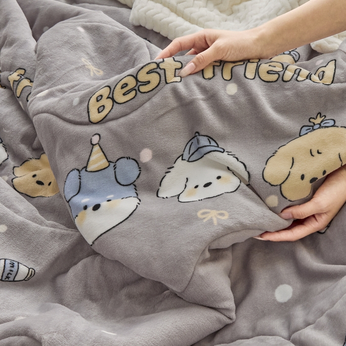 91家纺网 家纺一手货源 找家纺 莉莉安家纺 2025秋冬新款加厚三层夹棉牛奶绒贝贝绒毯冬季保暖盖毯复合毛毯 小狗乐园