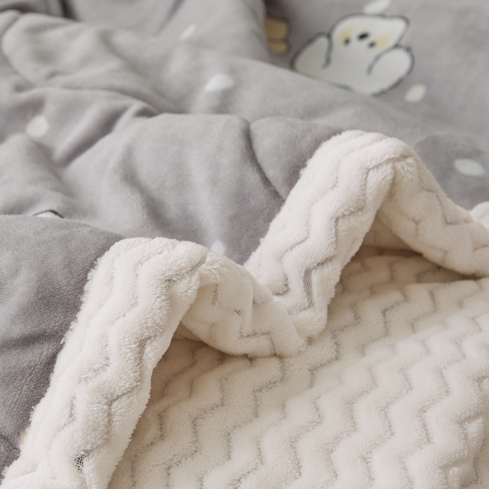 91家纺网 家纺一手货源 找家纺 莉莉安家纺 2025秋冬新款加厚三层夹棉牛奶绒贝贝绒毯冬季保暖盖毯复合毛毯 小狗乐园