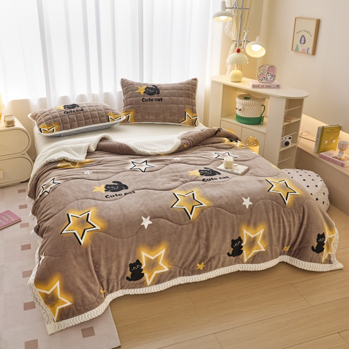 91家纺网 家纺一手货源 找家纺 莉莉安家纺 2025秋冬新款加厚三层夹棉牛奶绒贝贝绒毯冬季保暖盖毯复合毛毯 星愿猫