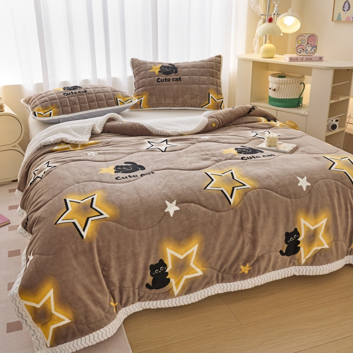 91家纺网 家纺一手货源 找家纺 莉莉安家纺 2025秋冬新款加厚三层夹棉牛奶绒贝贝绒毯冬季保暖盖毯复合毛毯 星愿猫