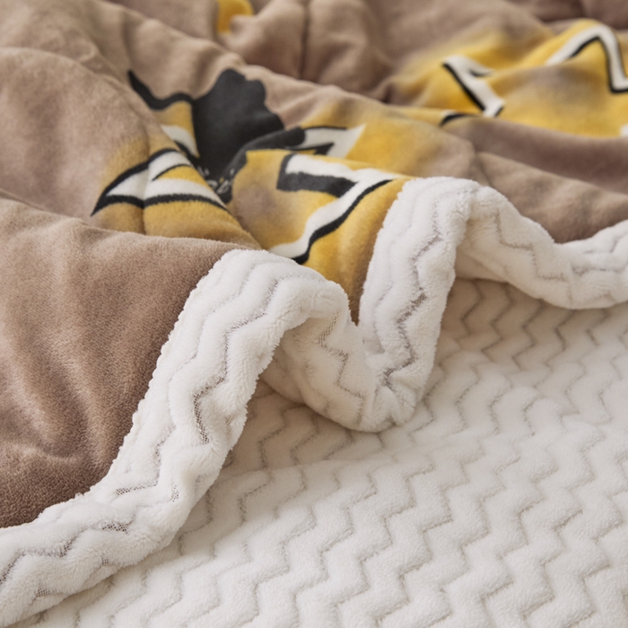 91家纺网 家纺一手货源 找家纺 莉莉安家纺 2025秋冬新款加厚三层夹棉牛奶绒贝贝绒毯冬季保暖盖毯复合毛毯 星愿猫