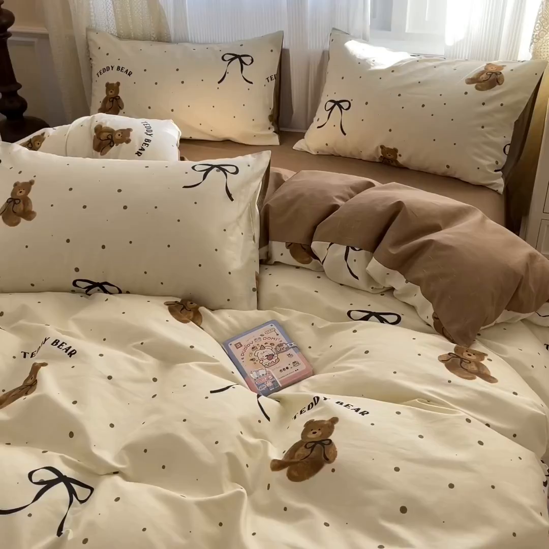 91家纺网 家纺一手货源 找家纺 麦田家纺 2025新款花卉全棉印花四件套系列 礼物熊