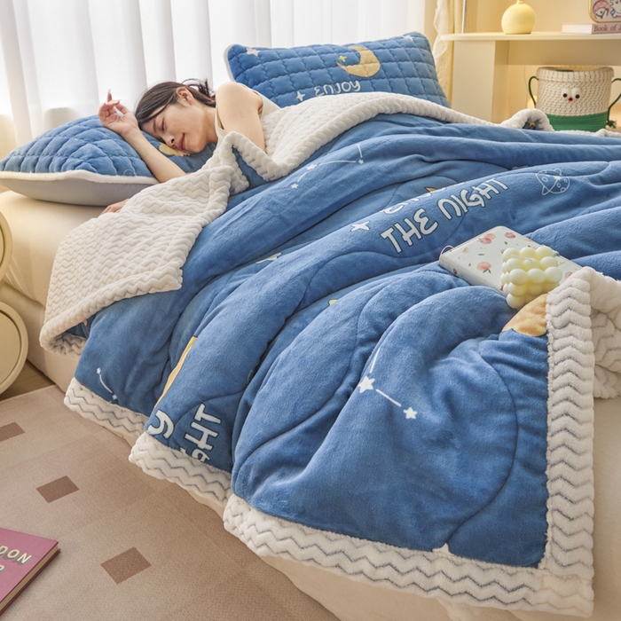 91家纺网 家纺一手货源 找家纺 莉莉安家纺 2025秋冬新款加厚三层夹棉牛奶绒贝贝绒毯冬季保暖盖毯复合毛毯 星月神话