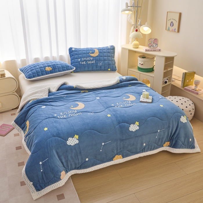 91家纺网 家纺一手货源 找家纺 莉莉安家纺 2025秋冬新款加厚三层夹棉牛奶绒贝贝绒毯冬季保暖盖毯复合毛毯 星月神话