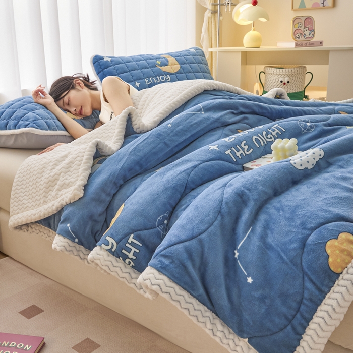 91家纺网 家纺一手货源 找家纺 莉莉安家纺 2025秋冬新款加厚三层夹棉牛奶绒贝贝绒毯冬季保暖盖毯复合毛毯 星月神话