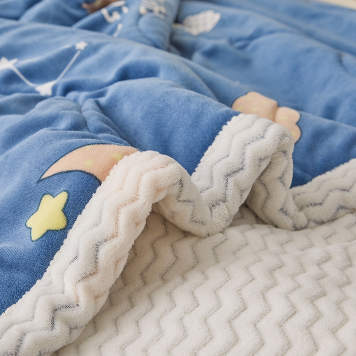 91家纺网 家纺一手货源 找家纺 莉莉安家纺 2025秋冬新款加厚三层夹棉牛奶绒贝贝绒毯冬季保暖盖毯复合毛毯 星月神话