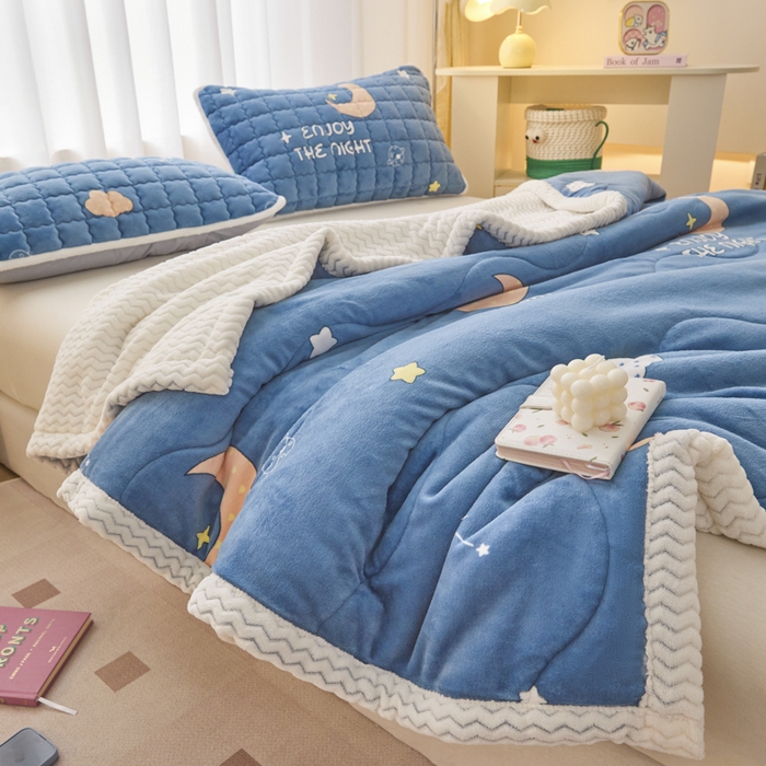 91家纺网 家纺一手货源 找家纺 莉莉安家纺 2025秋冬新款加厚三层夹棉牛奶绒贝贝绒毯冬季保暖盖毯复合毛毯 星月神话