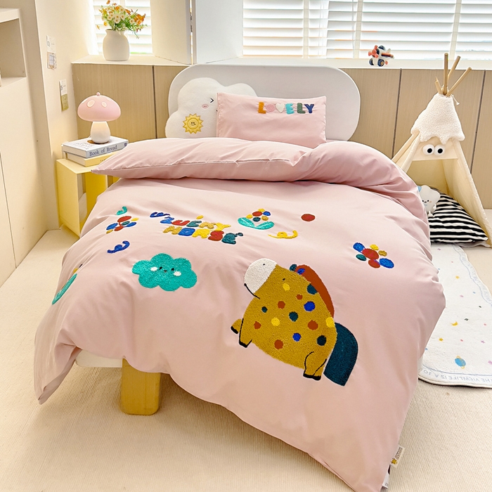 91家纺网 家纺一手货源 找家纺 梵赫2025新款全棉A类5050磨毛卡通毛巾绣婴童套件幼儿园三件套 斑点马