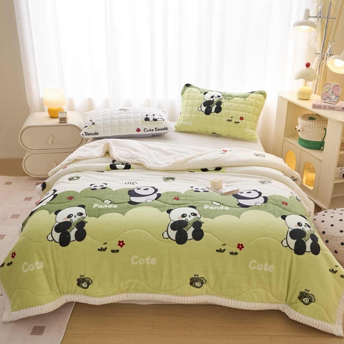 91家纺网 家纺一手货源 找家纺 莉莉安家纺 2025秋冬新款加厚三层夹棉牛奶绒贝贝绒毯冬季保暖盖毯复合毛毯 熊猫宝贝