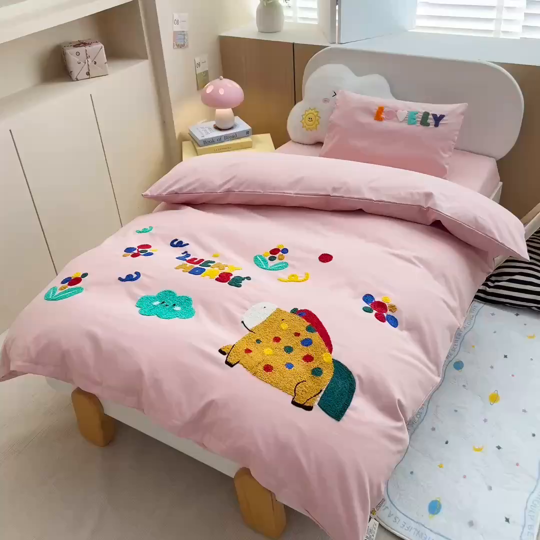 91家纺网 家纺一手货源 找家纺 梵赫2025新款全棉A类5050磨毛卡通毛巾绣婴童套件幼儿园三件套 斑点马