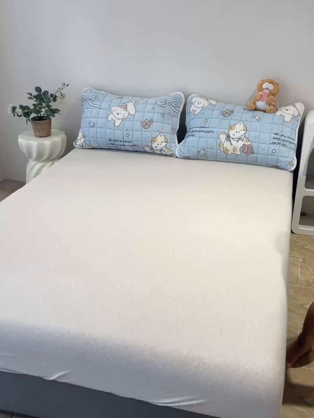 91家纺网 家纺一手货源 找家纺 莉莉安家纺 2025秋冬新款加厚三层夹棉牛奶绒贝贝绒毯冬季保暖盖毯复合毛毯 熊猫宝贝