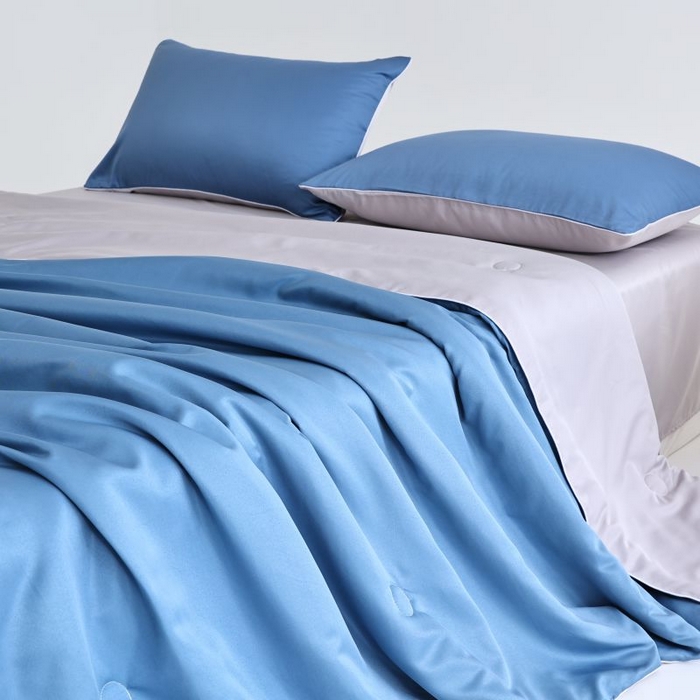 91家纺网 家纺一手货源 找家纺 麦田家纺 2025新款双拼麻绳水洗真丝冰丝夏被 宾利蓝+灰