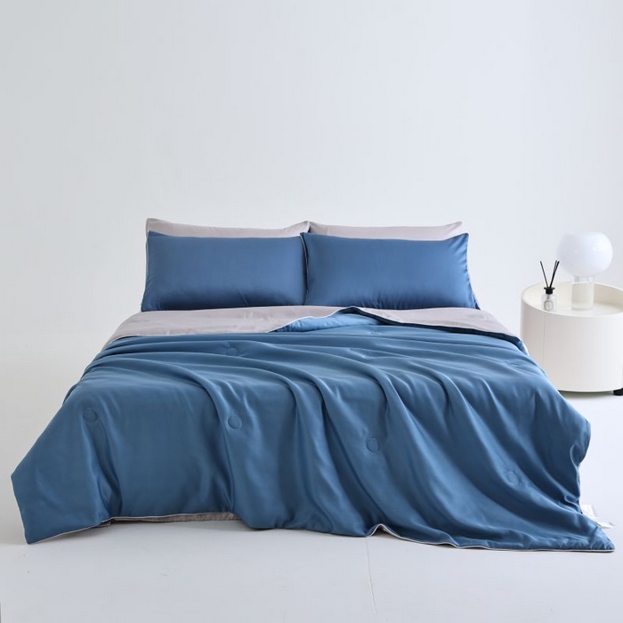 91家纺网 家纺一手货源 找家纺 麦田家纺 2025新款双拼麻绳水洗真丝冰丝夏被 宾利蓝+灰