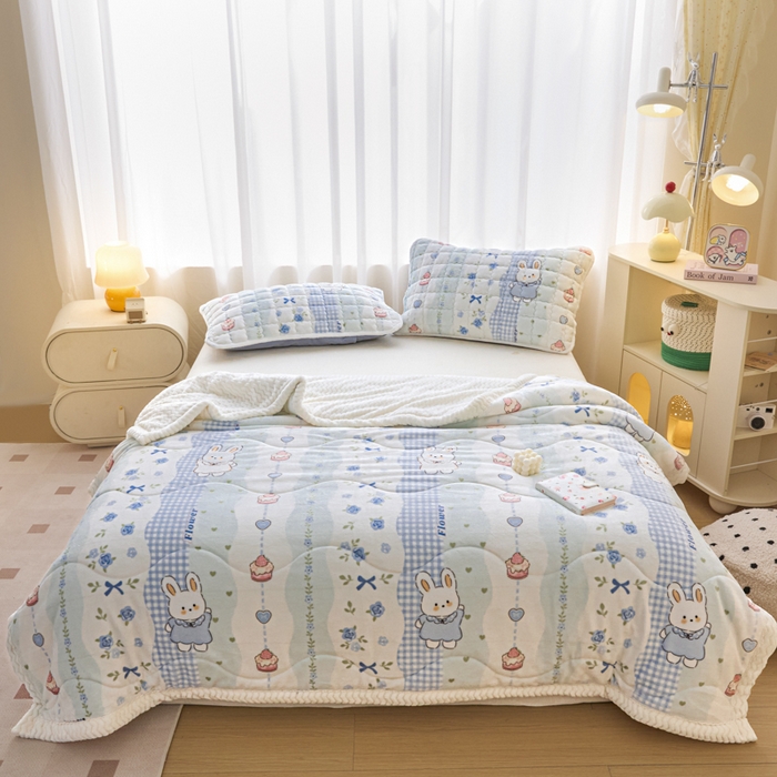 91家纺网 家纺一手货源 找家纺 莉莉安家纺 2025秋冬新款加厚三层夹棉牛奶绒贝贝绒毯冬季保暖盖毯复合毛毯 一袭幽梦