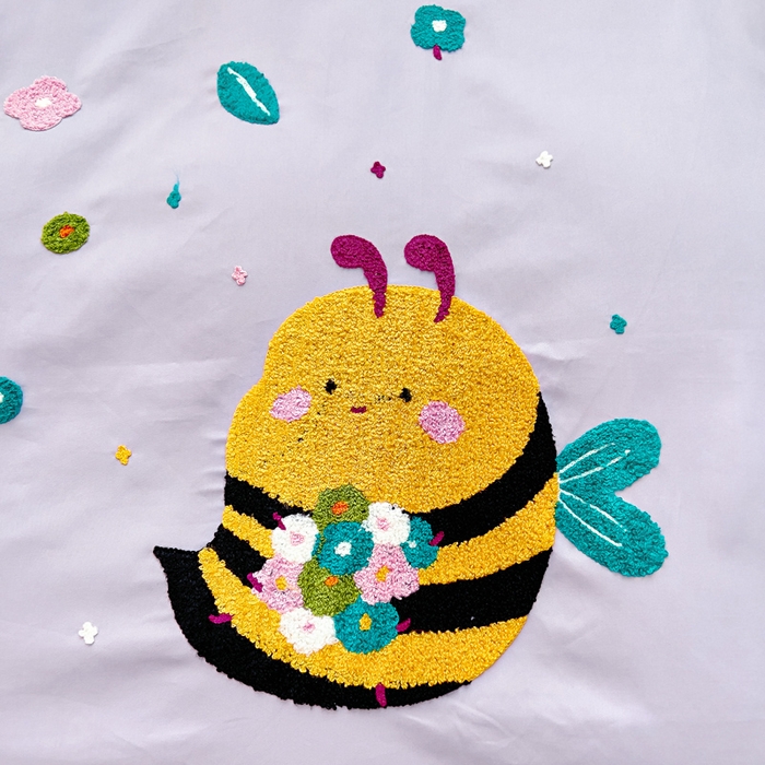 91家纺网 家纺一手货源 找家纺 梵赫2025新款全棉A类5050磨毛卡通毛巾绣婴童套件幼儿园三件套 小蜜蜂