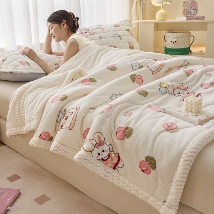 91家纺网 家纺一手货源 找家纺 莉莉安家纺 2025秋冬新款加厚三层夹棉牛奶绒贝贝绒毯冬季保暖盖毯复合毛毯 郁金香恋