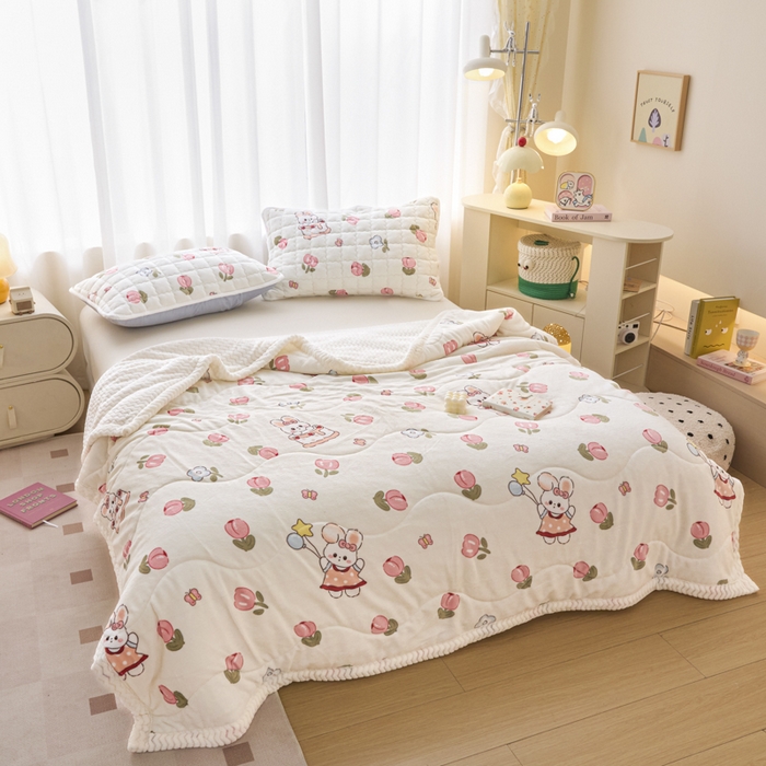 91家纺网 家纺一手货源 找家纺 莉莉安家纺 2025秋冬新款加厚三层夹棉牛奶绒贝贝绒毯冬季保暖盖毯复合毛毯 郁金香恋