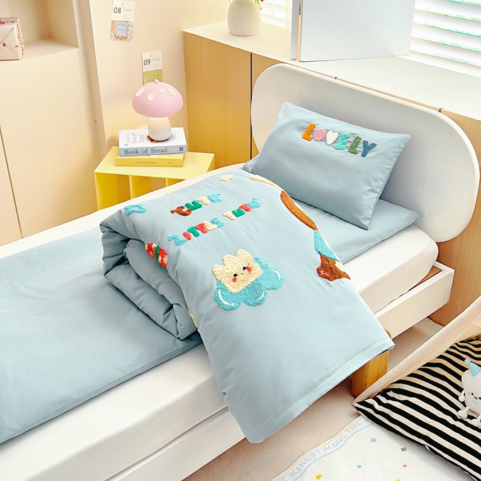 91家纺网 家纺一手货源 找家纺 梵赫2025新款全棉A类5050磨毛卡通毛巾绣婴童套件幼儿园三件套 小兔兔