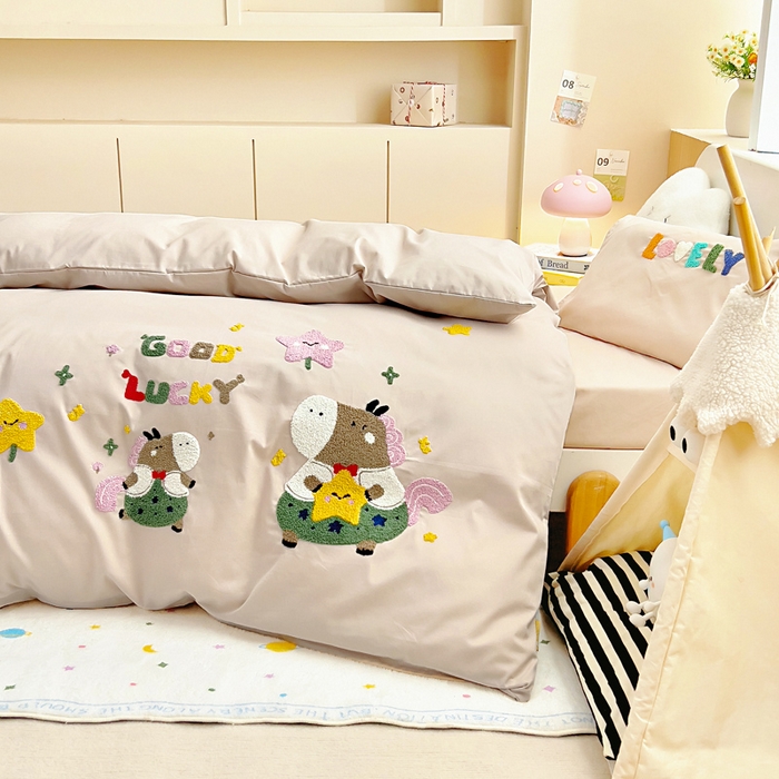 91家纺网 家纺一手货源 找家纺 梵赫2025新款全棉A类5050磨毛卡通毛巾绣婴童套件幼儿园三件套 星星马