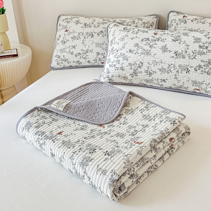 91家纺网 家纺一手货源 找家纺 麦田家纺 2025新款针织棉双层纱印花双面床盖 蝶恋花