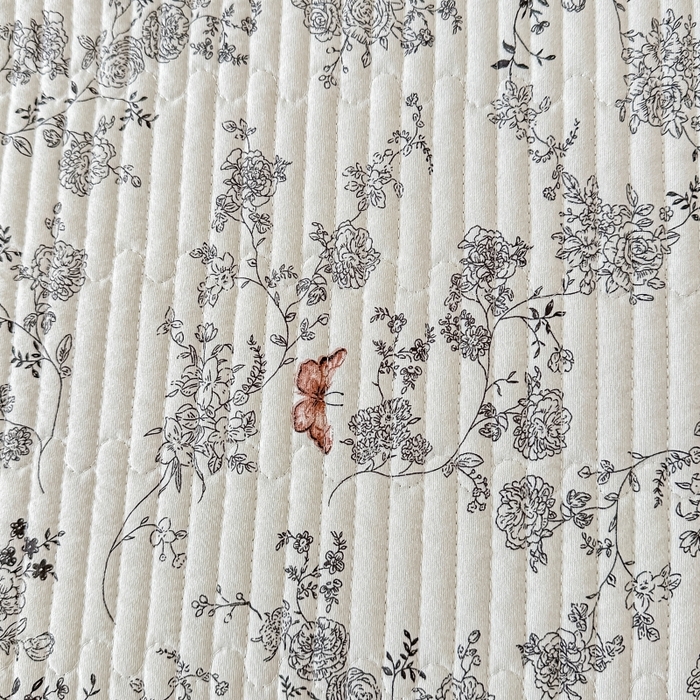 91家纺网 家纺一手货源 找家纺 麦田家纺 2025新款针织棉双层纱印花双面床盖 蝶恋花