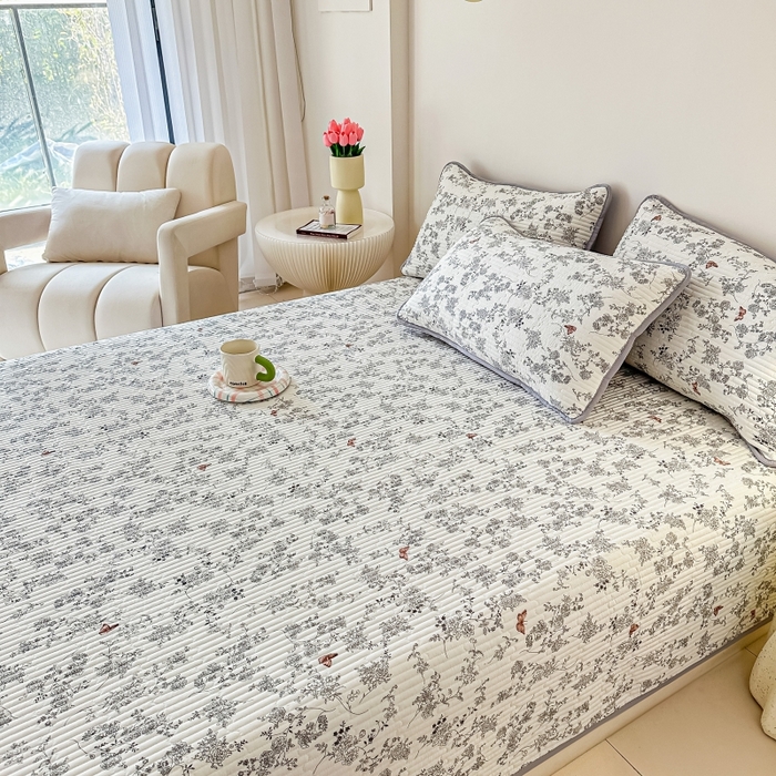 91家纺网 家纺一手货源 找家纺 麦田家纺 2025新款针织棉双层纱印花双面床盖 蝶恋花