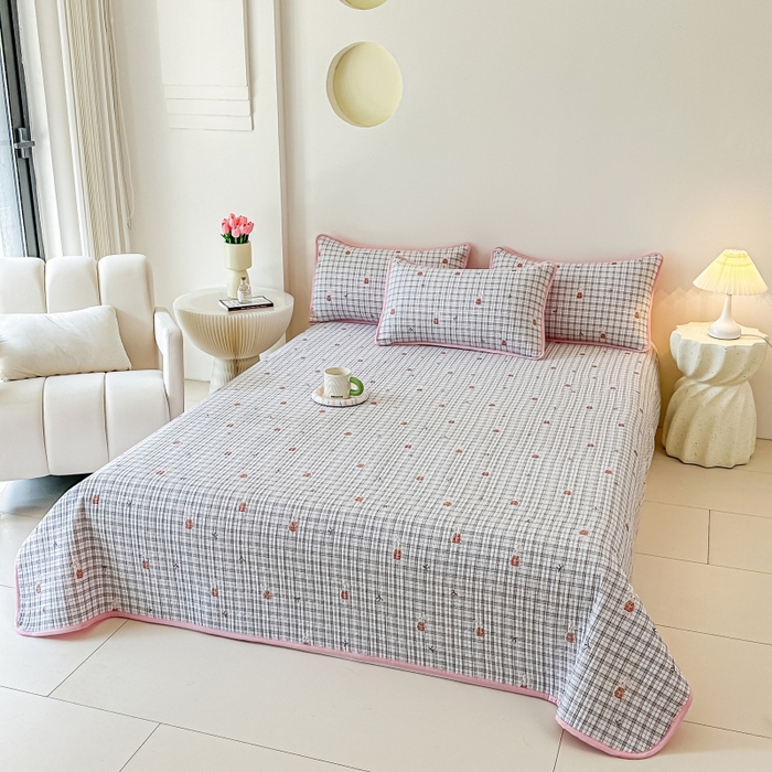 91家纺网 家纺一手货源 找家纺 麦田家纺 2025新款针织棉双层纱印花双面床盖 小熊格子