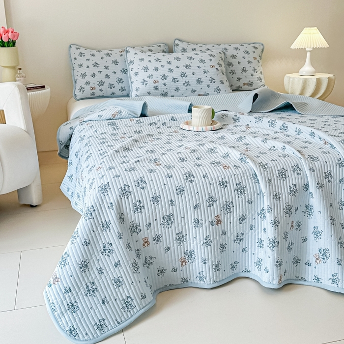 91家纺网 家纺一手货源 找家纺 麦田家纺 2025新款针织棉双层纱印花双面床盖 浪漫小熊-兰