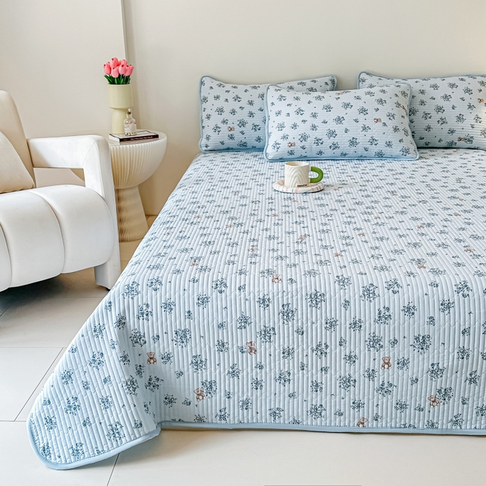 91家纺网 家纺一手货源 找家纺 麦田家纺 2025新款针织棉双层纱印花双面床盖 浪漫小熊-兰