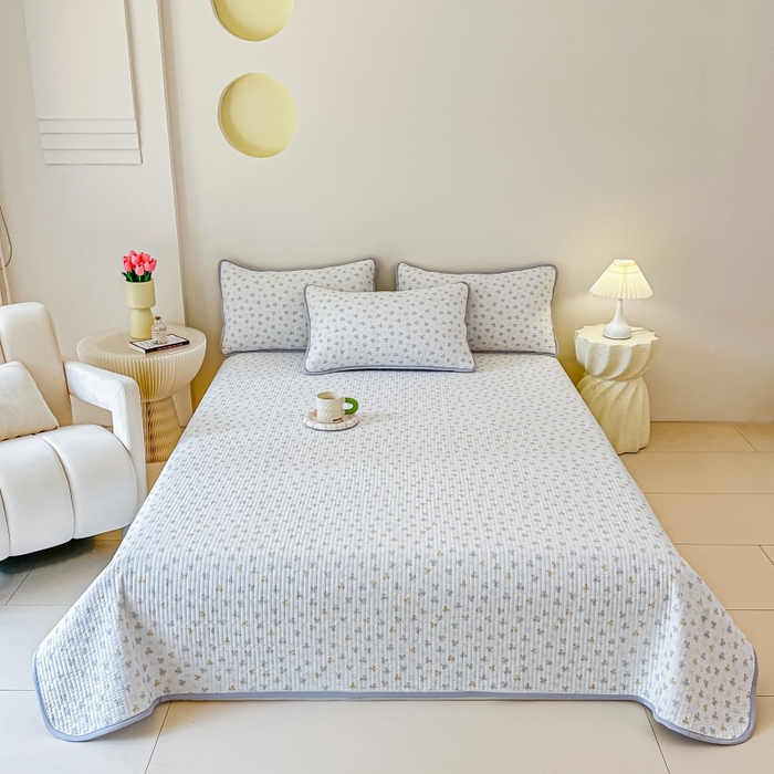 91家纺网 家纺一手货源 找家纺 麦田家纺 2025新款珍珠绸印花双面床盖 花非花-雅韵灰