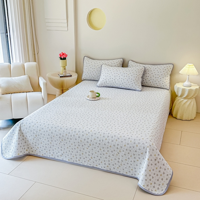 91家纺网 家纺一手货源 找家纺 麦田家纺 2025新款珍珠绸印花双面床盖 花非花-雅韵灰