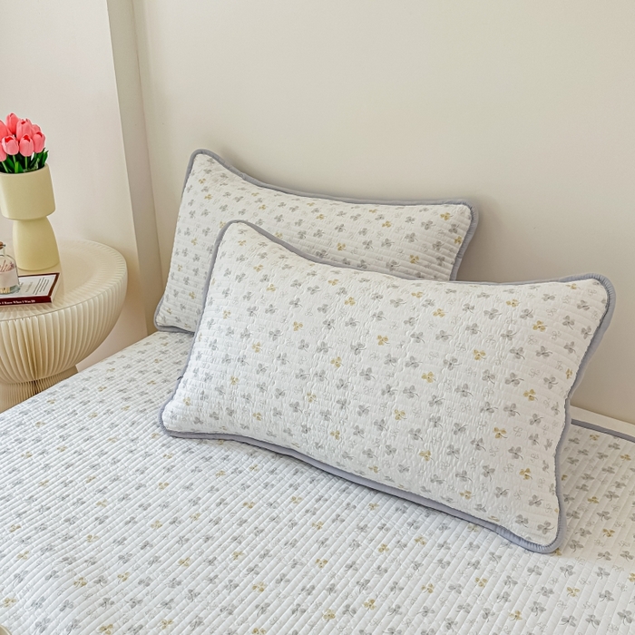 91家纺网 家纺一手货源 找家纺 麦田家纺 2025新款珍珠绸印花双面床盖 花非花-雅韵灰