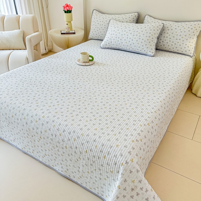 91家纺网 家纺一手货源 找家纺 麦田家纺 2025新款珍珠绸印花双面床盖 花非花-雅韵灰