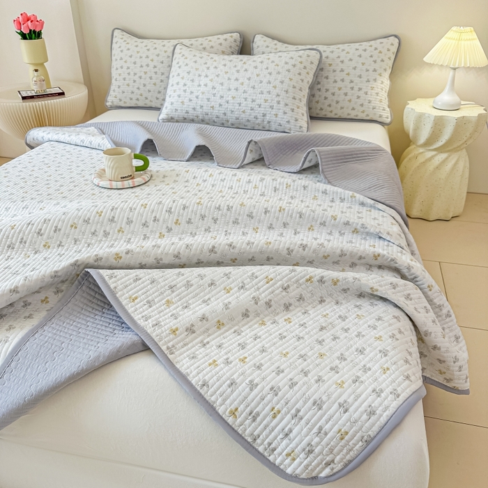 91家纺网 家纺一手货源 找家纺 麦田家纺 2025新款珍珠绸印花双面床盖 花非花-雅韵灰