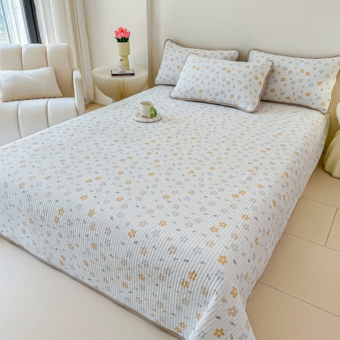 91家纺网 家纺一手货源 找家纺 麦田家纺 2025新款珍珠绸印花双面床盖 朵朵花林-奶咖太阳花