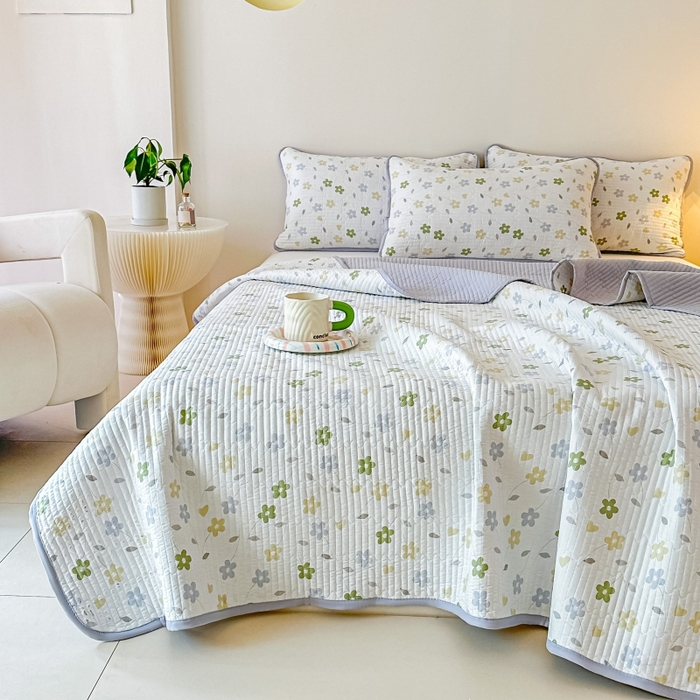 91家纺网 家纺一手货源 找家纺 麦田家纺 2025新款珍珠绸印花双面床盖 朵朵花林-雅韵灰