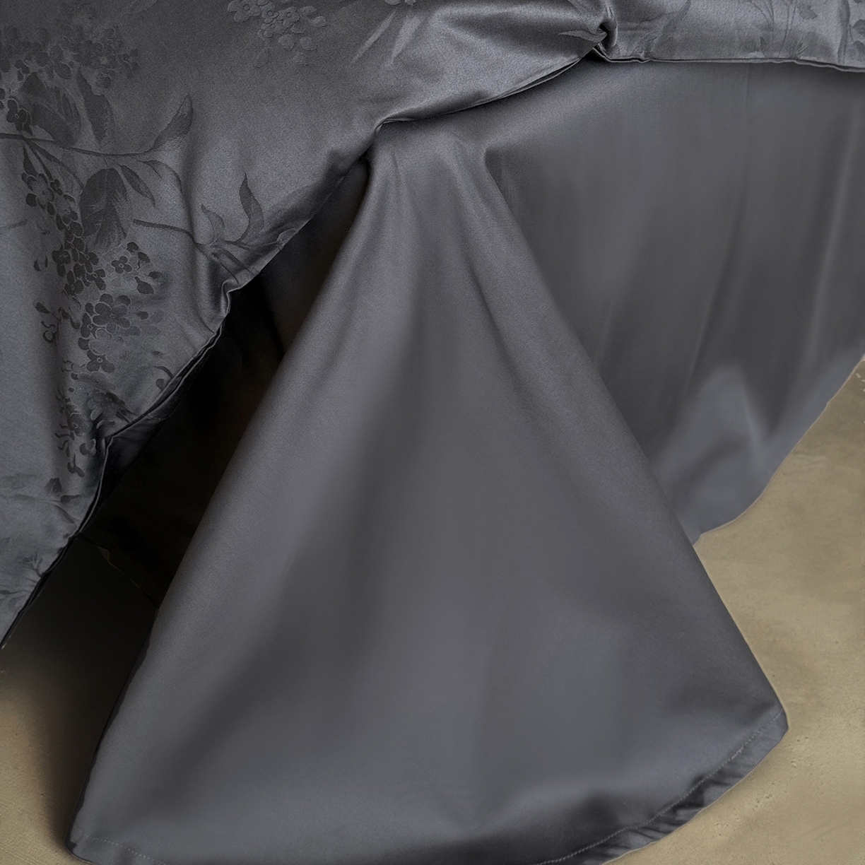 91家纺网 家纺一手货源 找家纺 鹿班家居 2025新款秋冬款100S长绒棉精美提花系列四件套-春和景明 藏青（标准会员-20元）