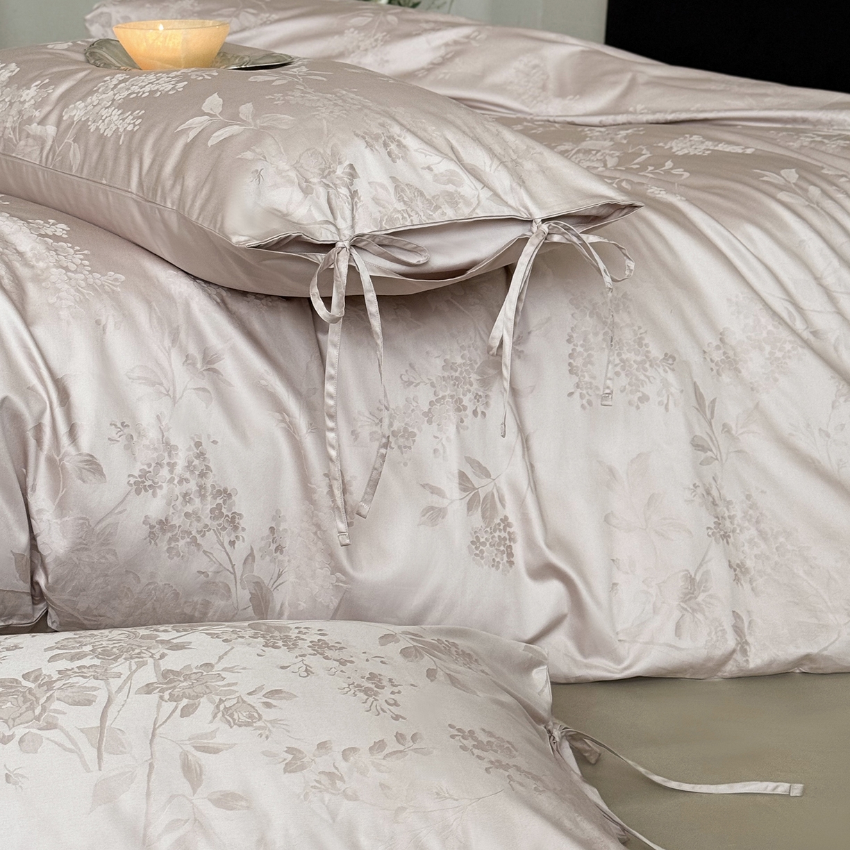 91家纺网 家纺一手货源 找家纺 鹿班家居 2025新款秋冬款100S长绒棉精美提花系列四件套-春和景明 粉色（标准会员-20元）