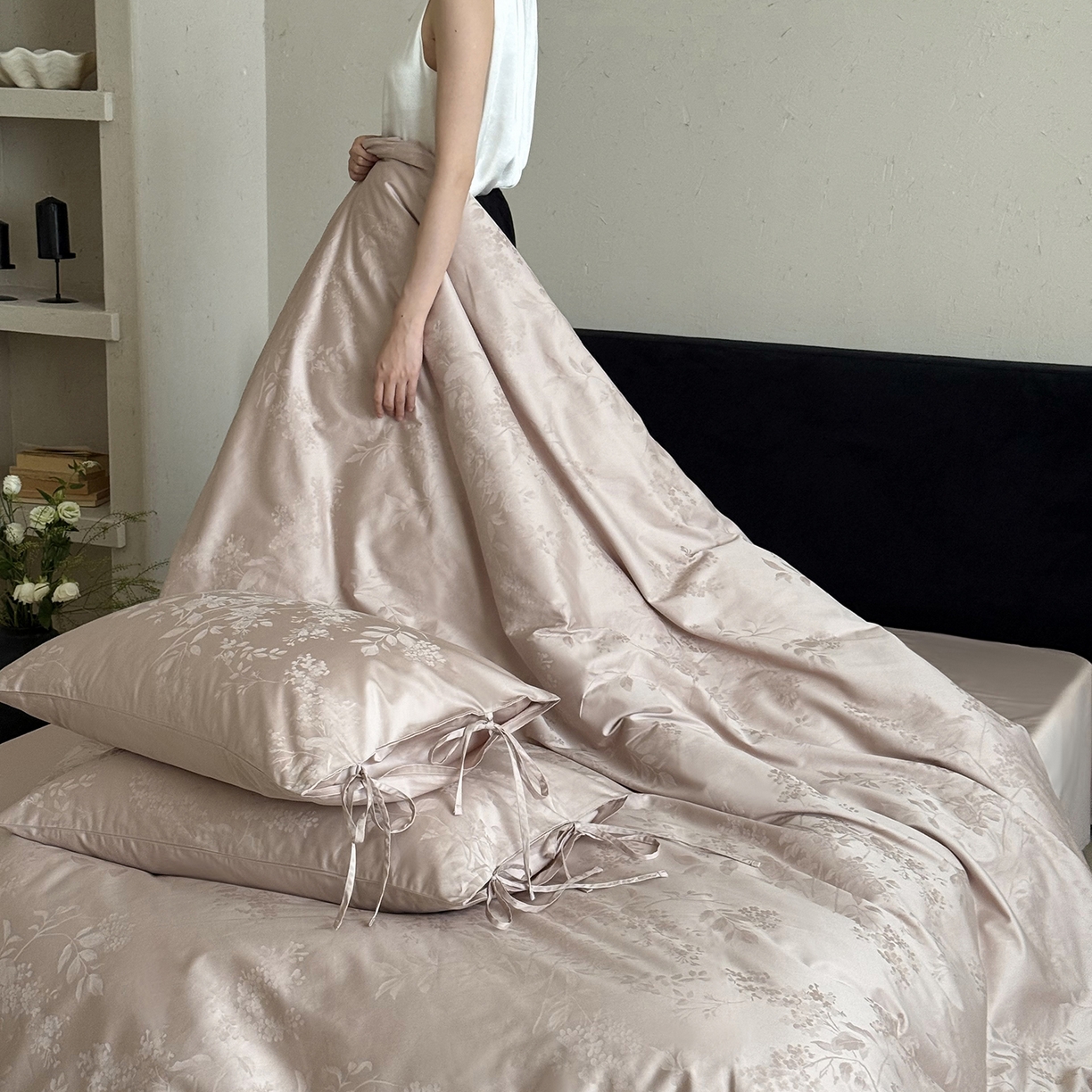 91家纺网 家纺一手货源 找家纺 鹿班家居 2025新款秋冬款100S长绒棉精美提花系列四件套-春和景明 粉色（标准会员-20元）