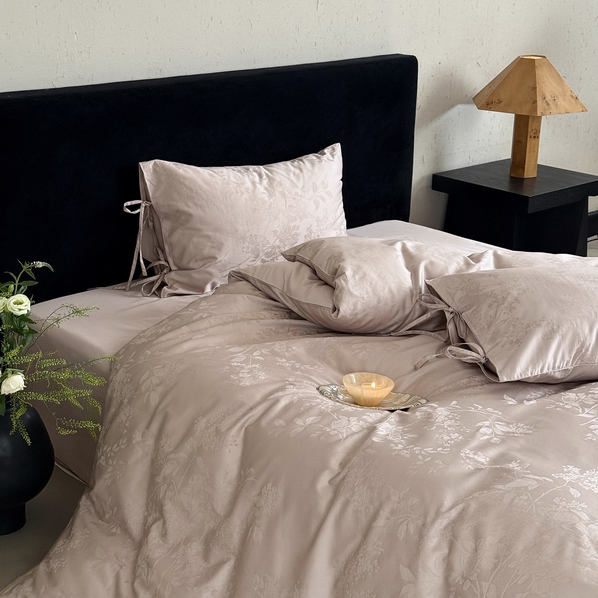 91家纺网 家纺一手货源 找家纺 鹿班家居 2025新款秋冬款100S长绒棉精美提花系列四件套-春和景明 粉色（标准会员-20元）