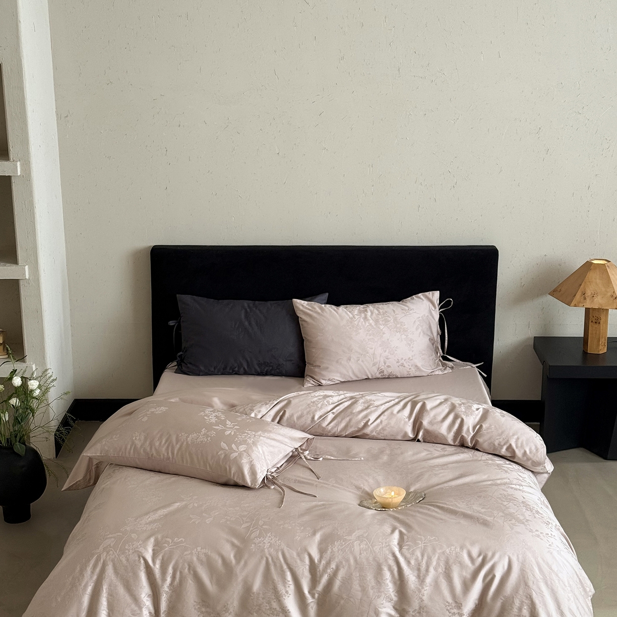 91家纺网 家纺一手货源 找家纺 鹿班家居 2025新款秋冬款100S长绒棉精美提花系列四件套-春和景明 粉色（标准会员-20元）