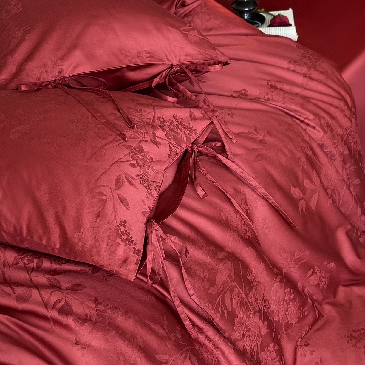 91家纺网 家纺一手货源 找家纺 鹿班家居 2025新款秋冬款100S长绒棉精美提花系列四件套-春和景明 红色