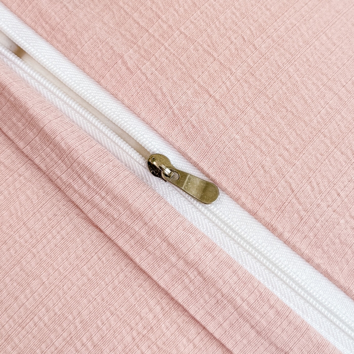 91家纺网 家纺一手货源 找家纺 麦田家纺 2025新款云感木棉皱皱双层纱长枕 开心小熊