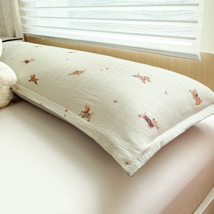 91家纺网 家纺一手货源 找家纺 麦田家纺 2025新款云感木棉皱皱双层纱长枕 腊肠犬