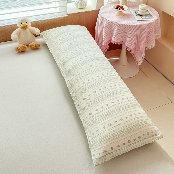 91家纺网 家纺一手货源 找家纺 麦田家纺 2025新款云感木棉皱皱双层纱长枕 花颜