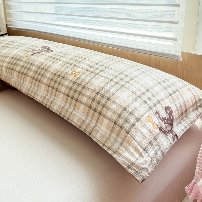 91家纺网 家纺一手货源 找家纺 麦田家纺 2025新款云感木棉皱皱双层纱长枕 甜心格